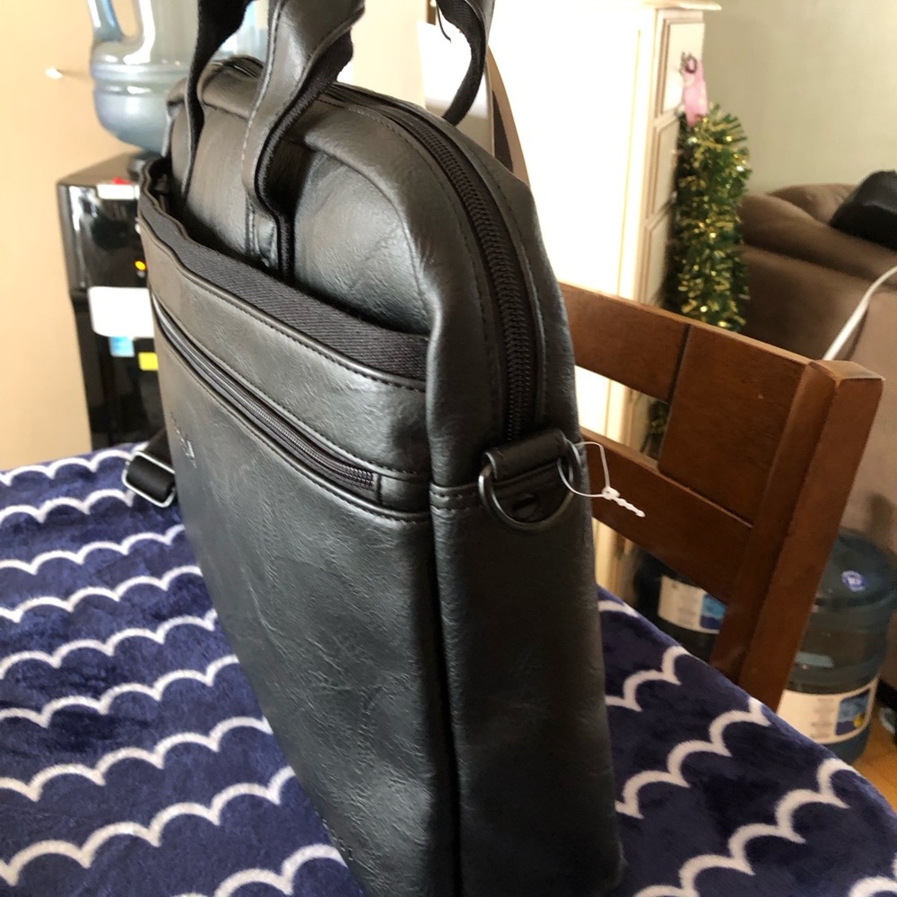 Bugatti briefcase ๐ผ - Picture 5 of 7
